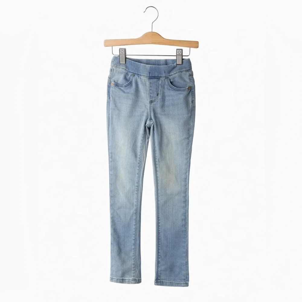 Light Blue Jeans. Gymboree Jeggins. Size 5t. Light wash throughout. Great cond.